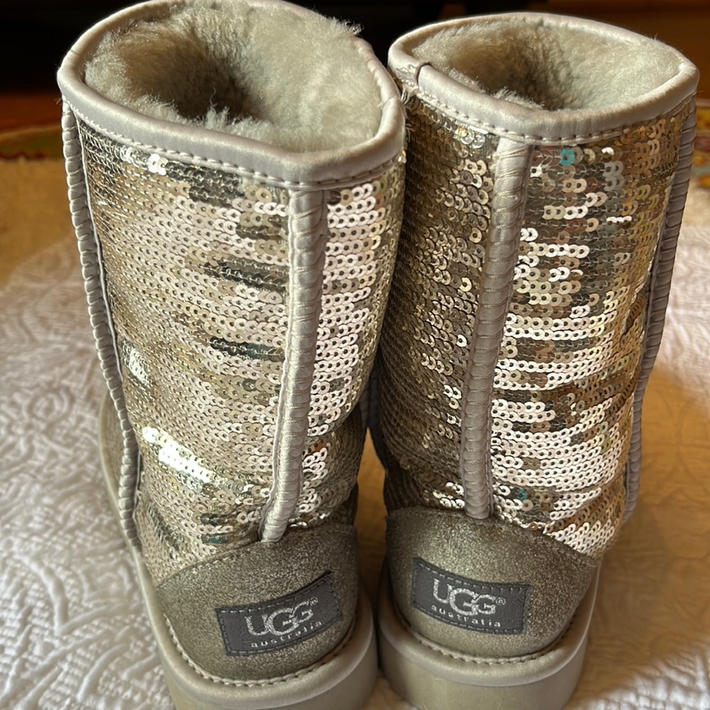 UGG Classic Short Sparkles Bootie Sequin Gold  Size 6